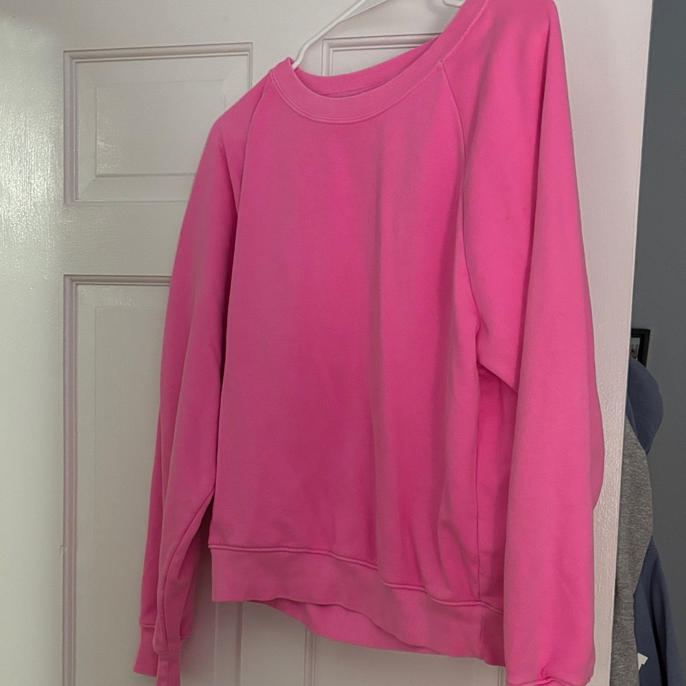 Gap vibrant pink crewneck